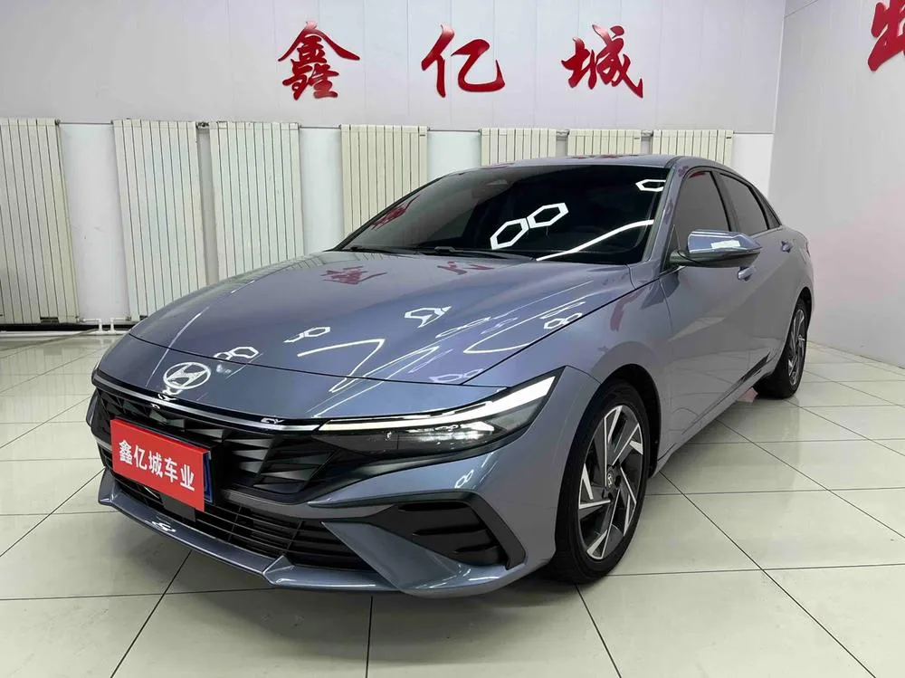 Hyundai Elantra 1.5L CVT LUX Premium Edition, 2022 — фото 1