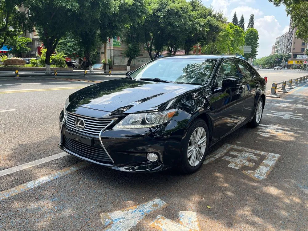 Lexus ES, 2013