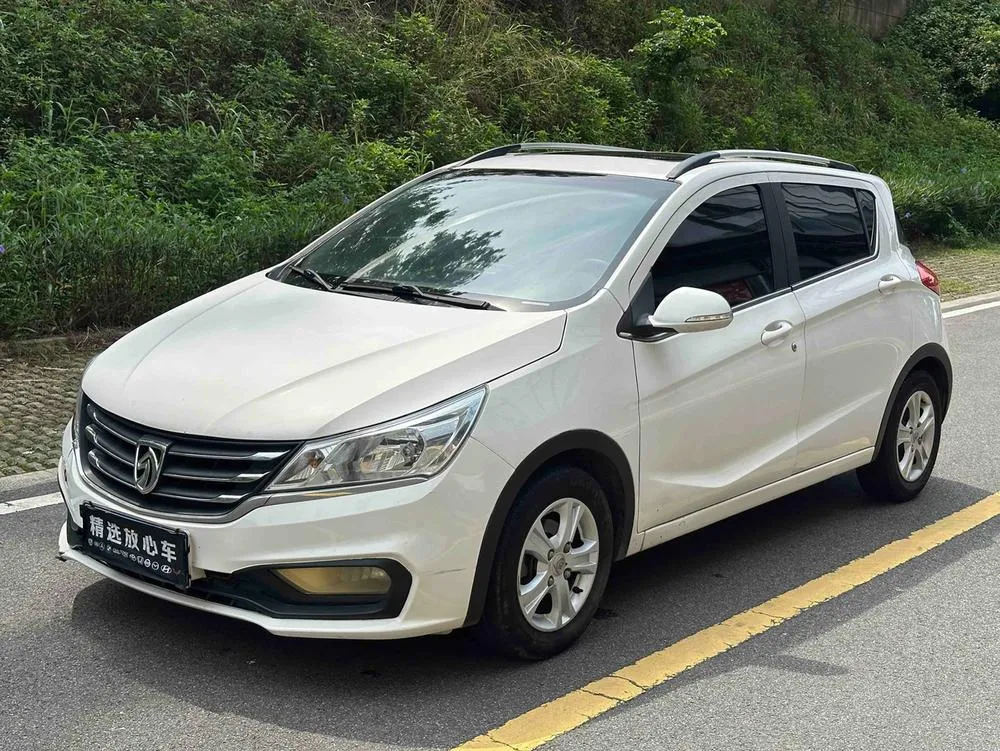 Baojun 310 1.2L Manual Luxury Version, 2016 — фото 1