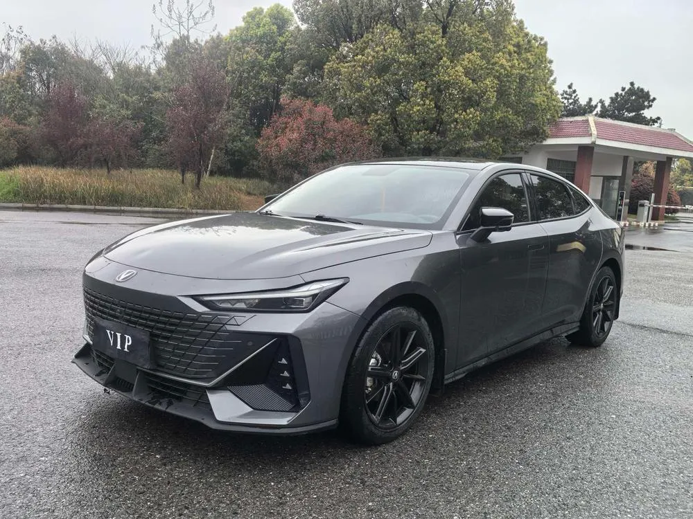Changan UNI-V 1.5T Premium Version, 2022 — фото 1