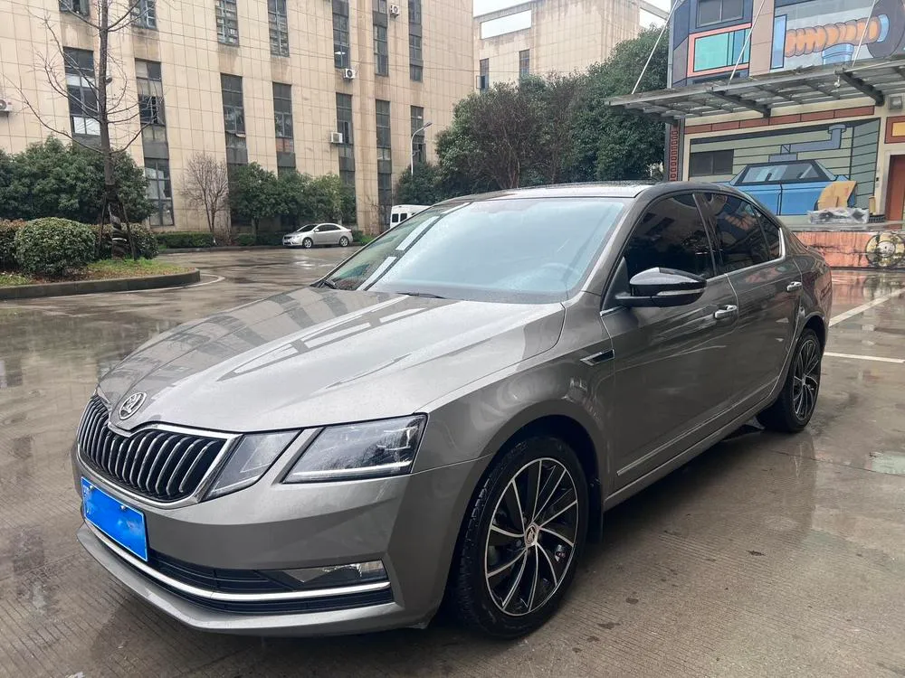 Skoda Octavia TSI280 DSG Luxury Edition, 2018 — фото 1