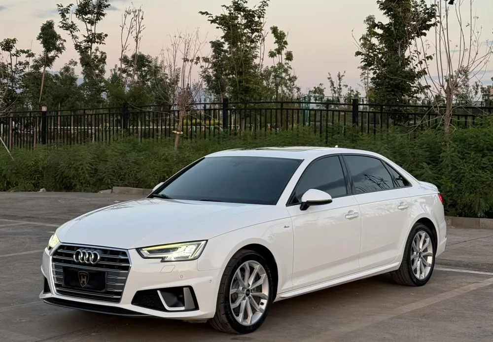 Audi A4L 30 Version 40 TFSI Fashion Version, 2018 — фото 1