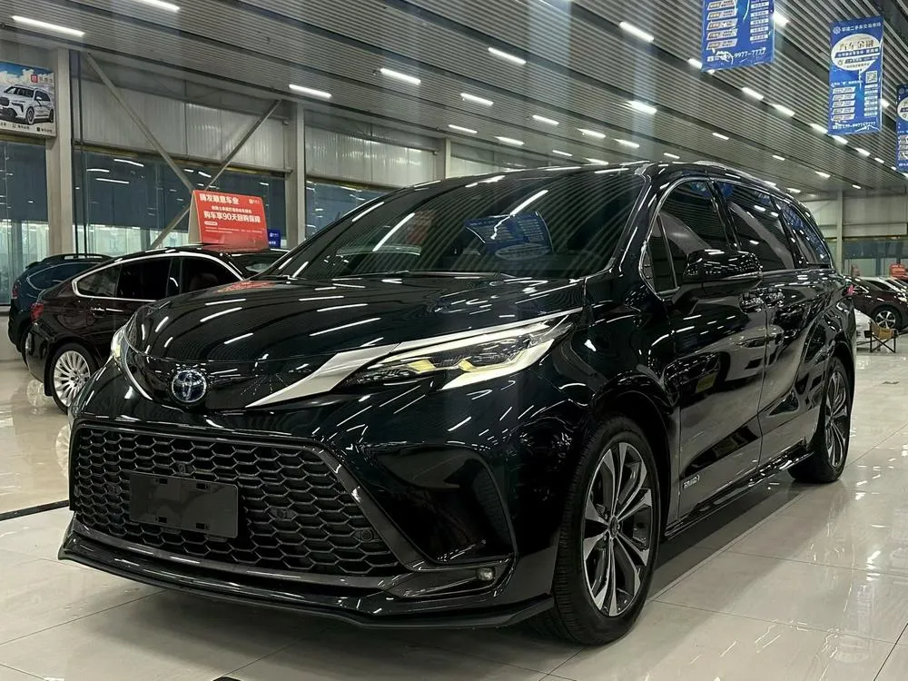 Toyota Granvia 2.5L Hybrid Flagship Edition, 2022 — фото 1