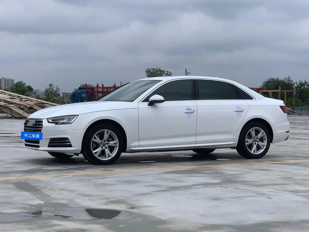 Audi A4L 30 Version 40 TFSI Version, 2018 — фото 1