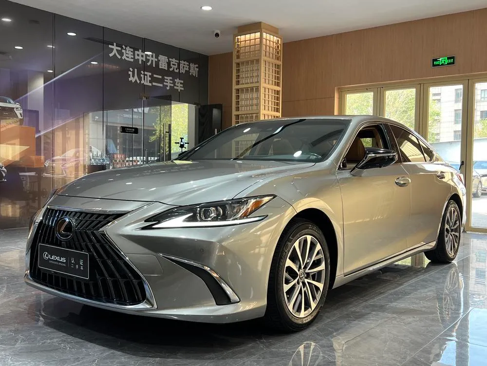 Lexus ES 300h Edition, 2022 — фото 1