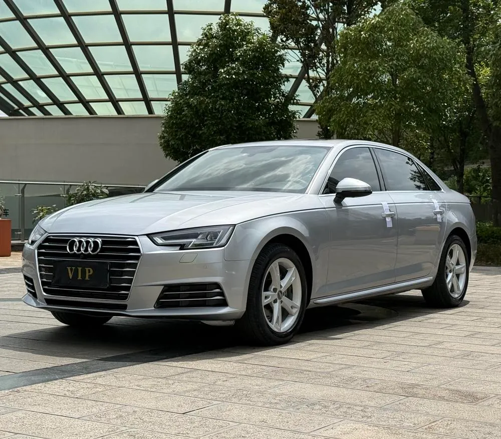 Audi A4L Plus 40 TFSI Version, 2017 — фото 1