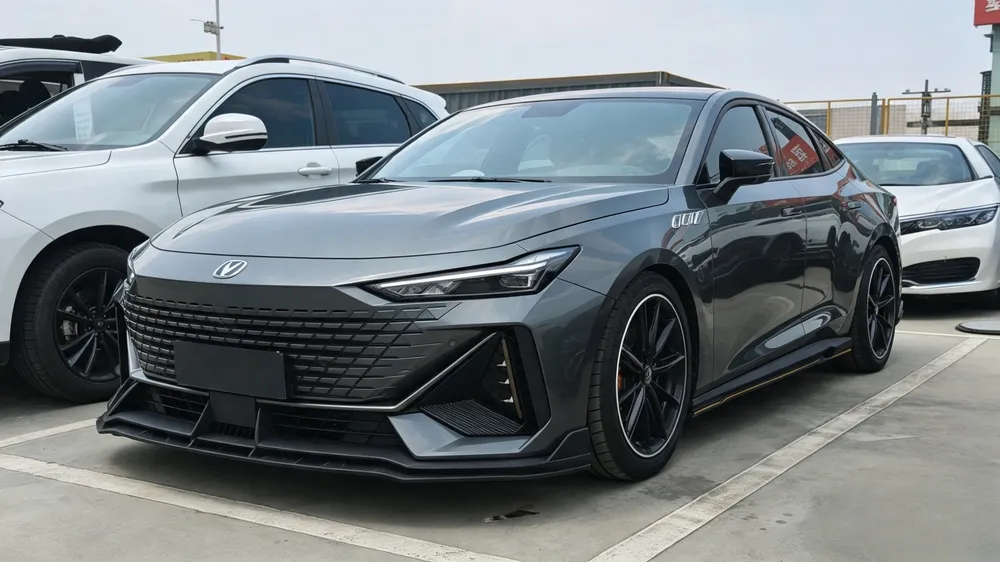Changan UNI-V 1.5T Premium Version, 2023 — фото 1
