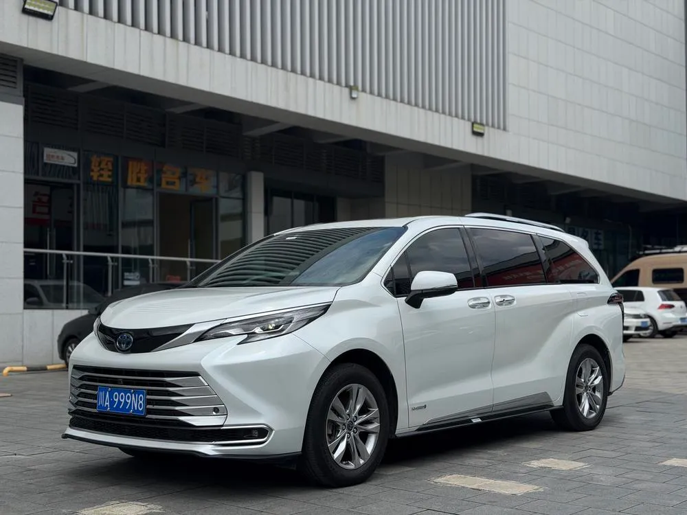 Toyota Sienna 2.5L Hybrid Gold Edition, 2021 — фото 1