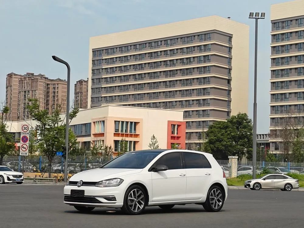 Volkswagen Golf Edition 280TSI DSG Comfort Version, 2020 — фото 1