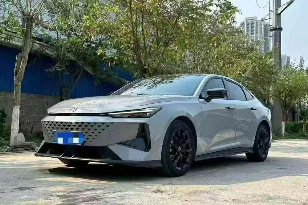 Changan UNI-V 1.5T Premium Version, 2024 — фото 1