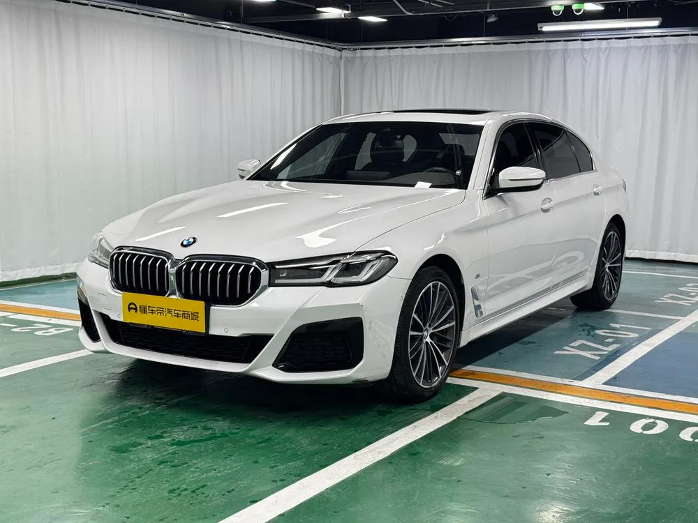 BMW 5-Series, 2022