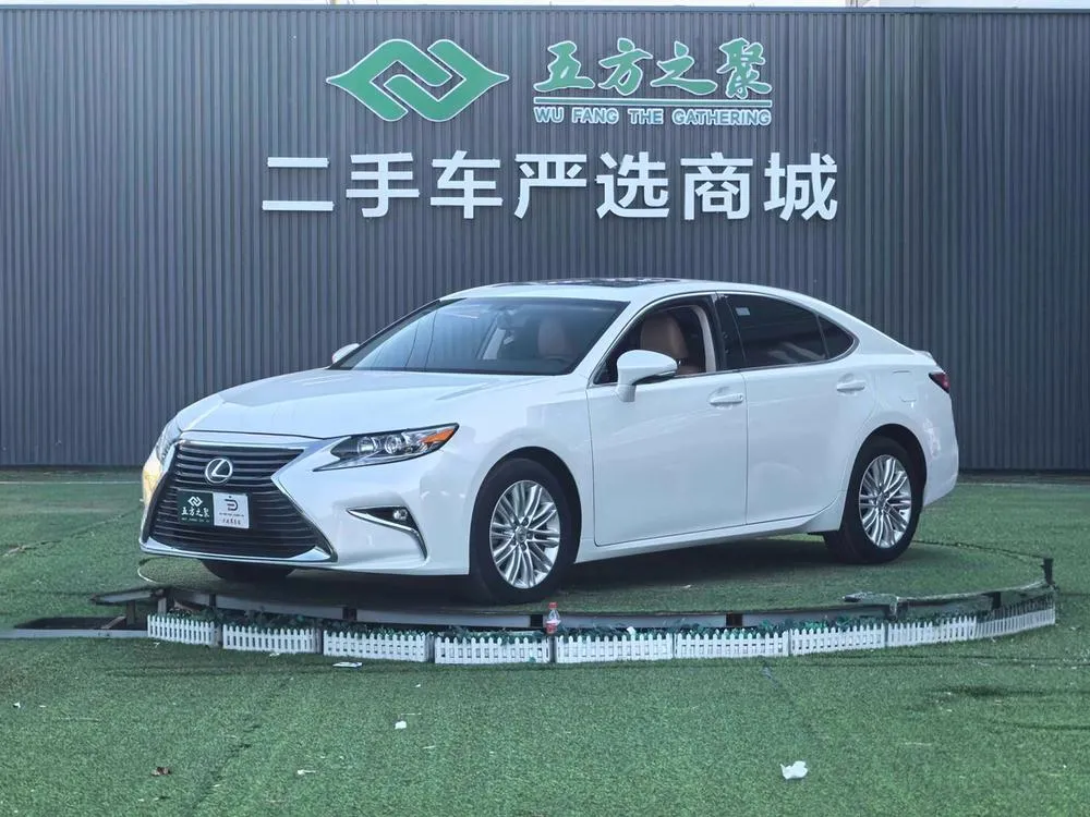 Lexus ES, 2015