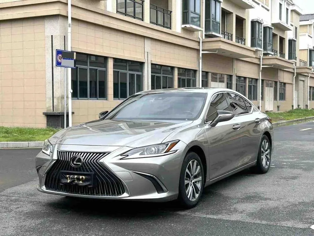 Lexus ES, 2020