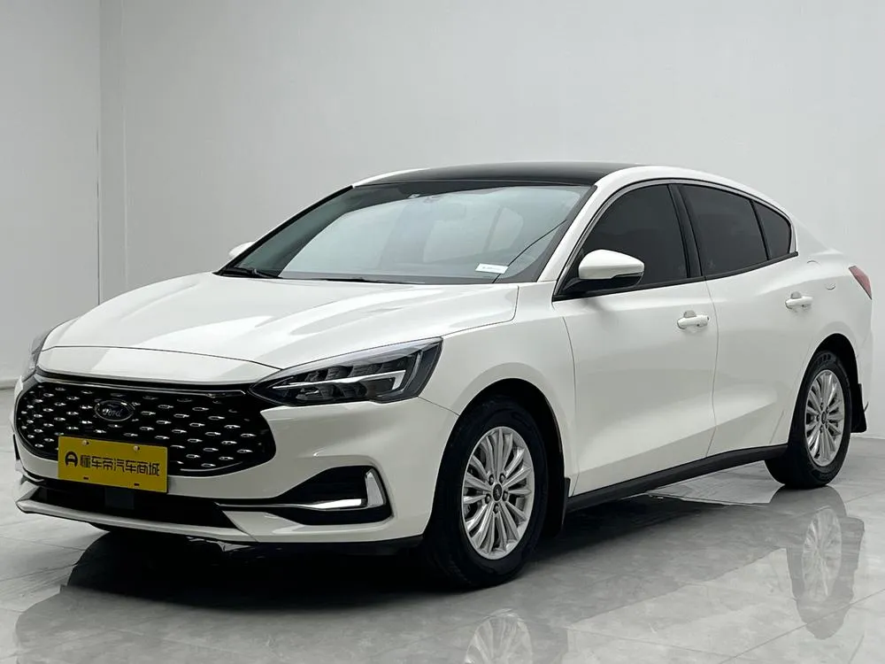 Ford Focus Sedan EcoBoost 180 Auto Trendy Version, 2021 — фото 1