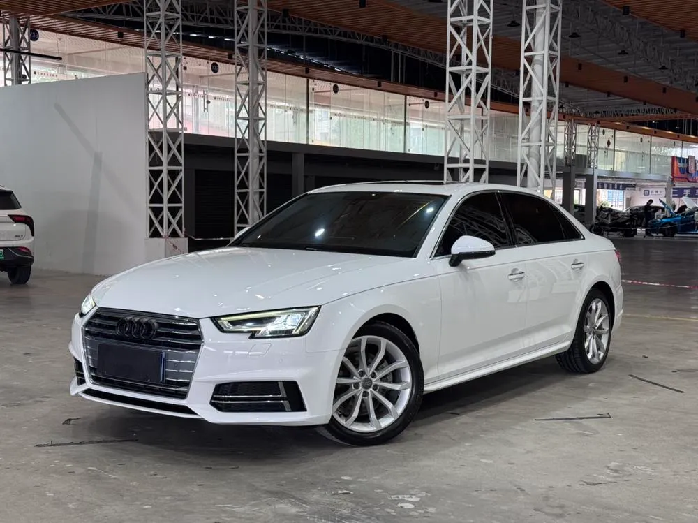 Audi A4L 30 Version 40 TFSI Fashion Version, 2018 — фото 1