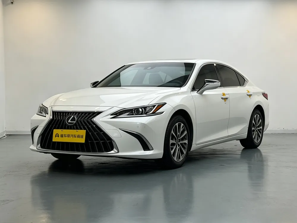 Lexus ES, 2022