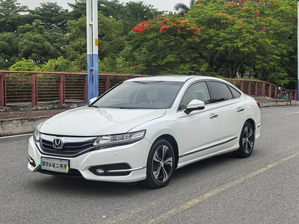 Honda Spirior 2.4L Premium Edition, 2015 — фото 1