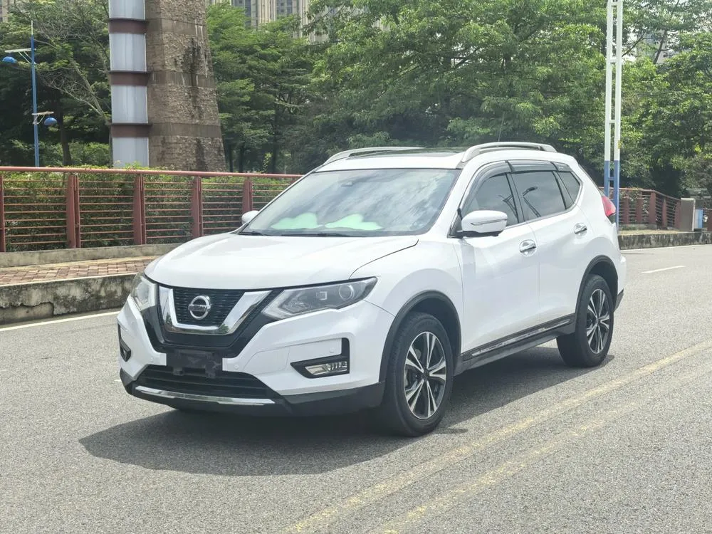 Nissan X-Trail 2.5L CVT Luxury Edition 4WD, 2017 — фото 1