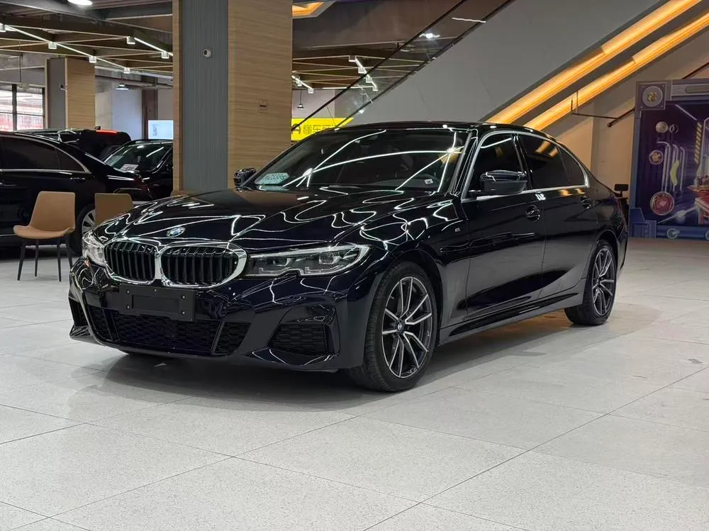 BMW 3-Series, 2022