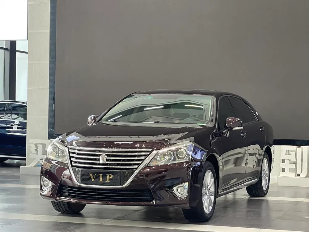 Toyota Crown, 2012