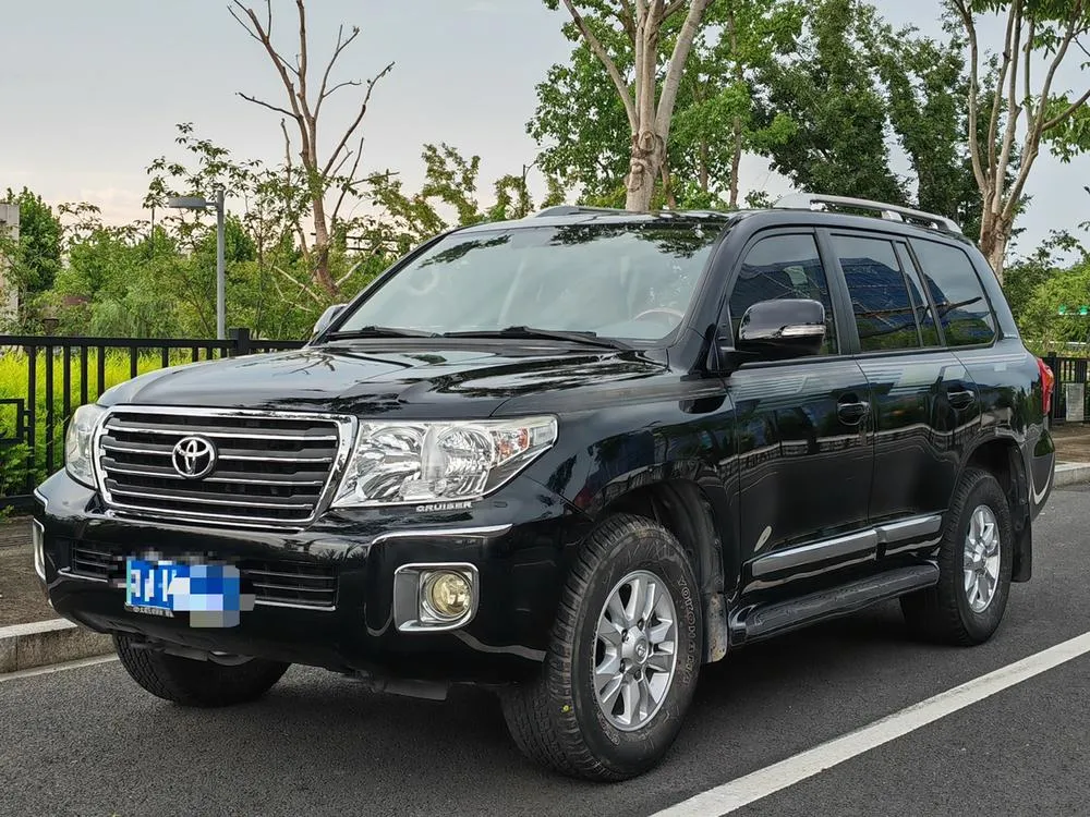 Toyota Land Cruiser (Import) 4.0L Auto 4WD 8 Seater Parallel Import, 2014 — фото 1