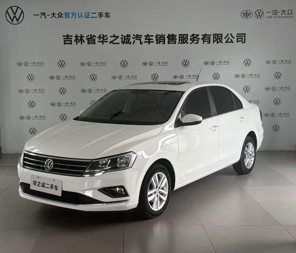 Volkswagen Jetta 1.5L Manual Comfort Version, 2017 — фото 1