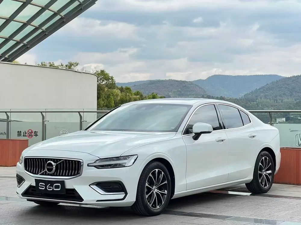 Volvo S60, 2022