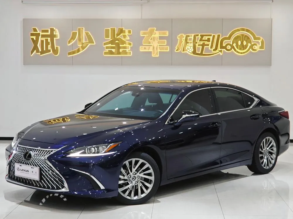 Lexus ES, 2022