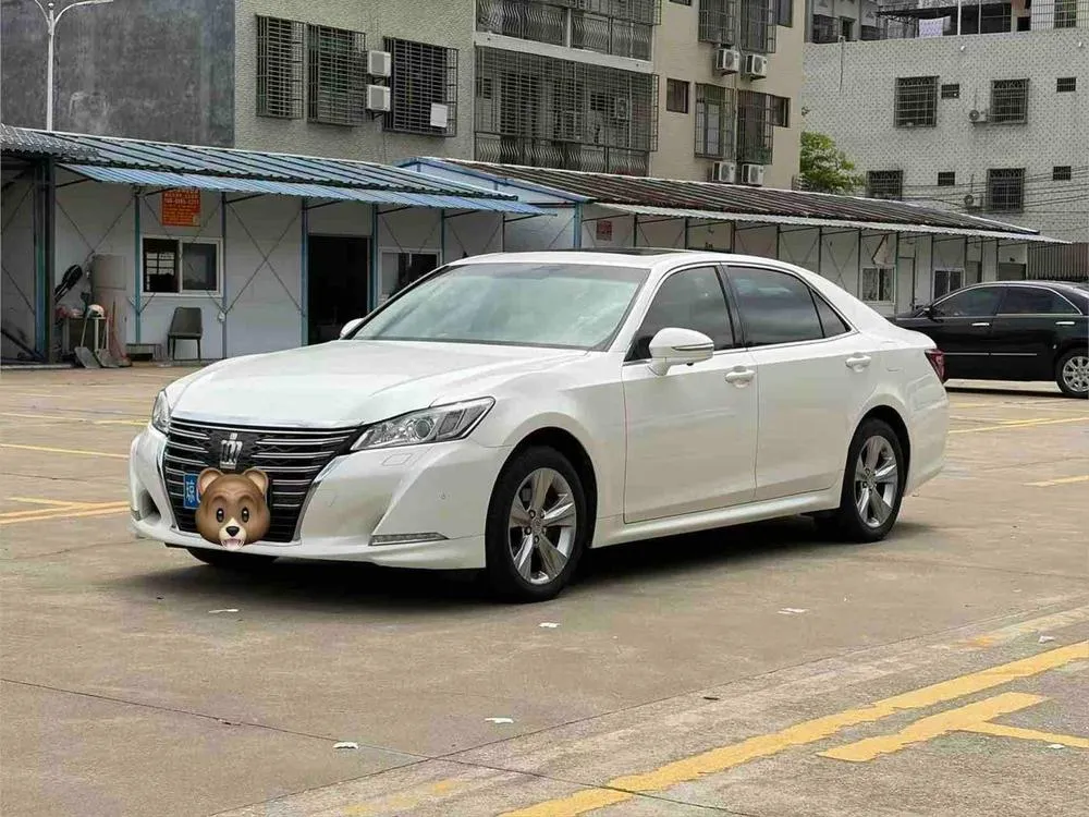 Toyota Crown, 2015