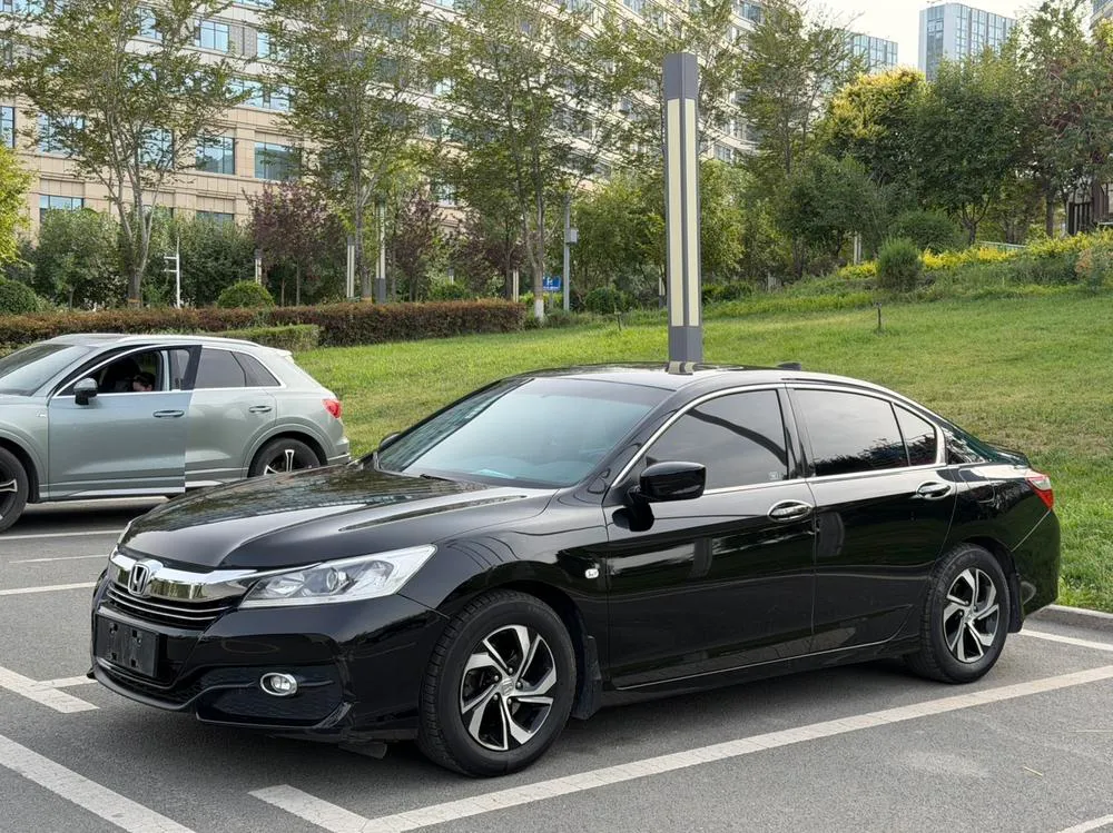 Honda Accord 2.0L Comfort Edition, 2016 — фото 1