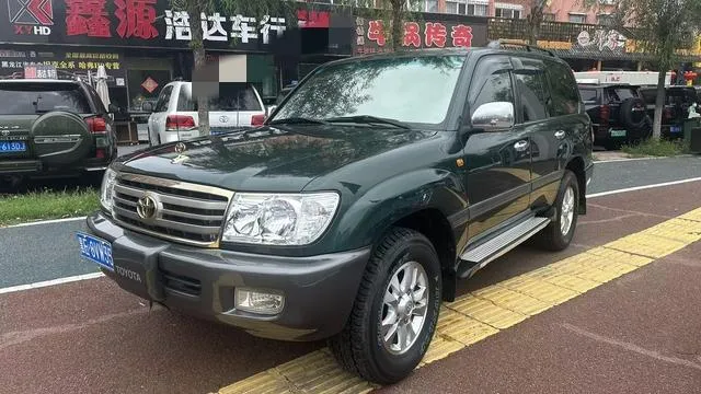 Toyota Land Cruiser (Import), 2001