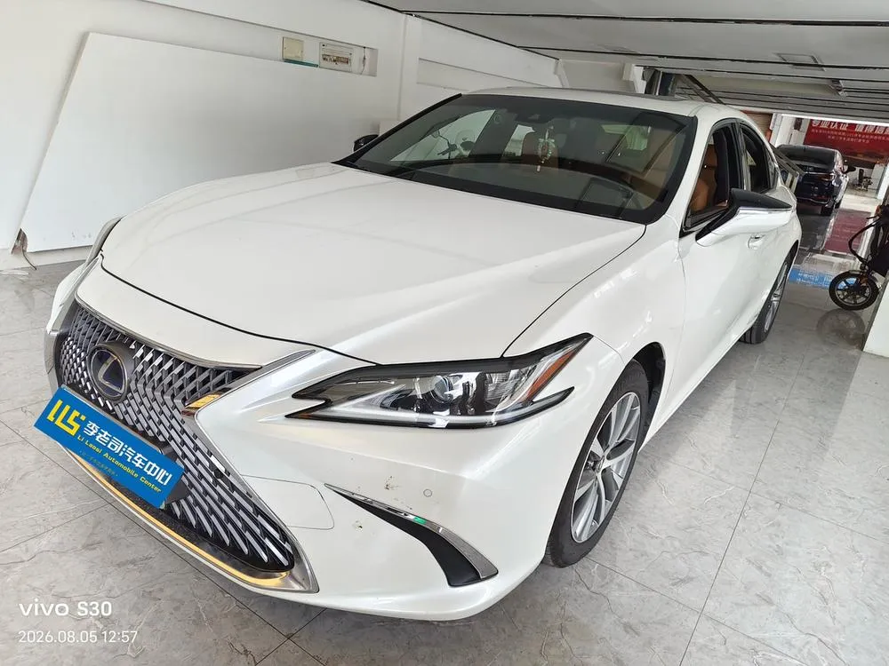 Lexus ES, 2020