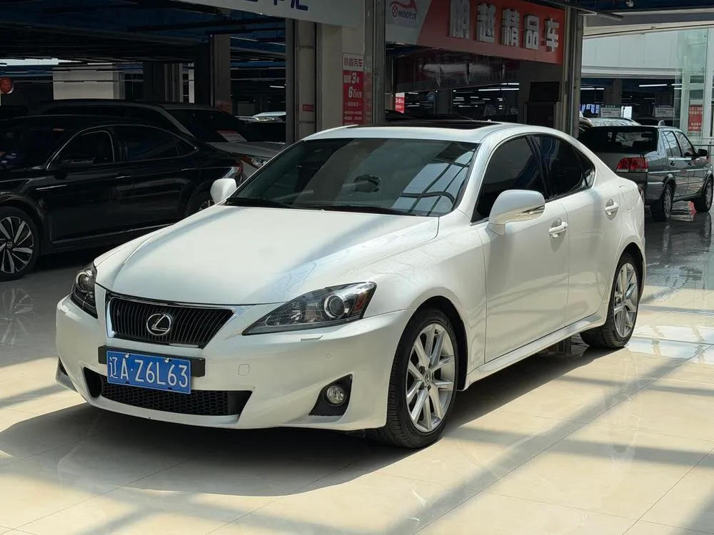 Lexus IS, 2011