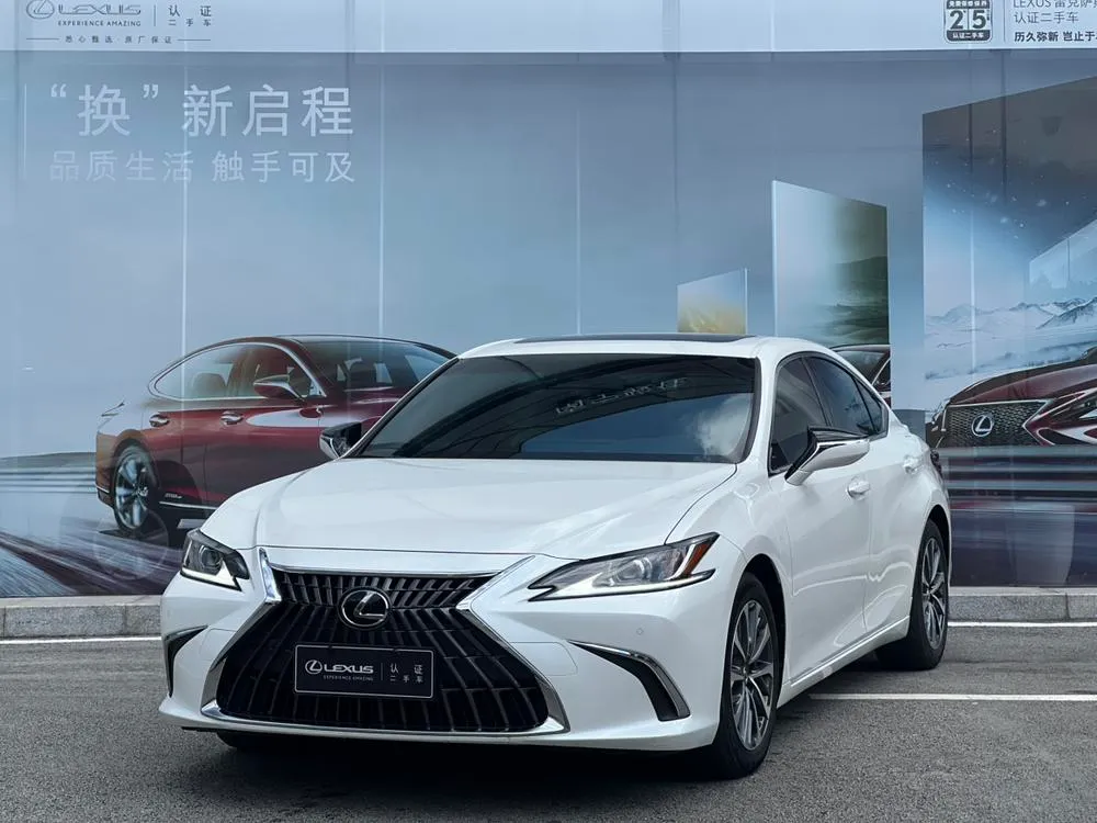 Lexus ES, 2022