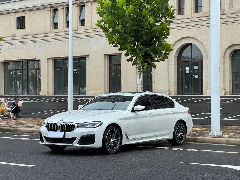 BMW 5-Series, 2022