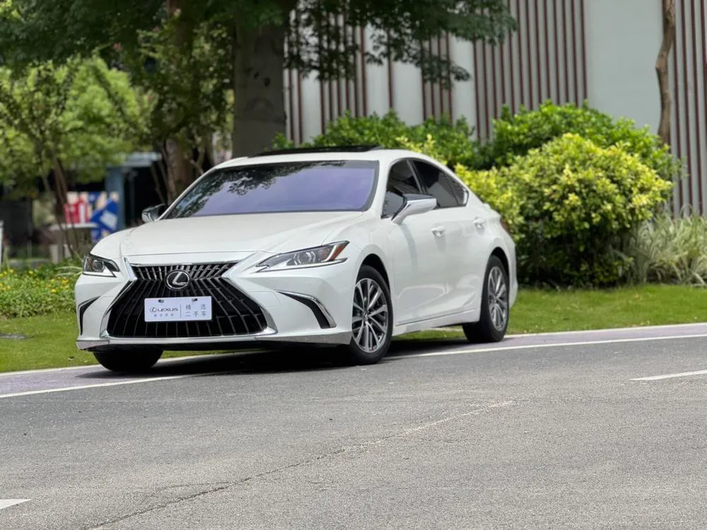 Lexus ES, 2022