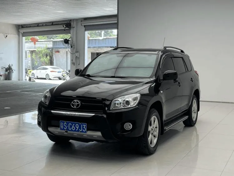 Toyota RAV4, 2011