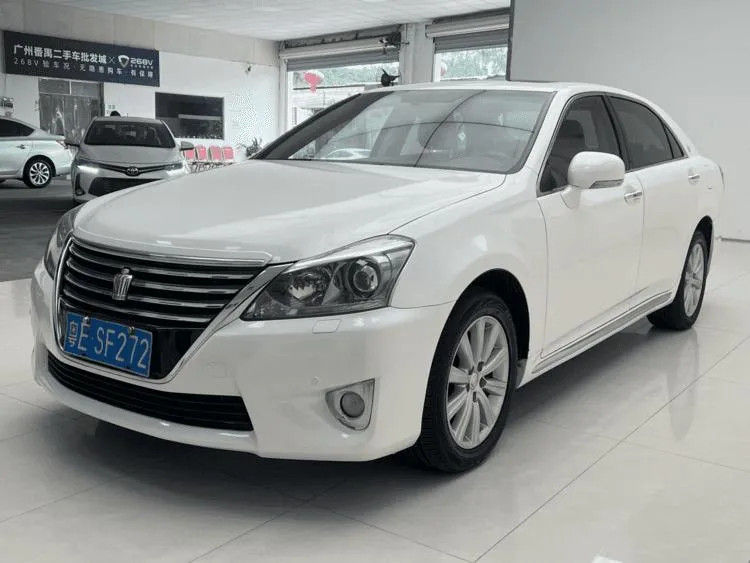 Toyota Crown, 2012