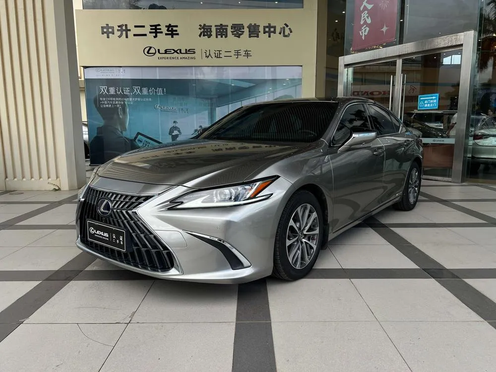 Lexus ES, 2022