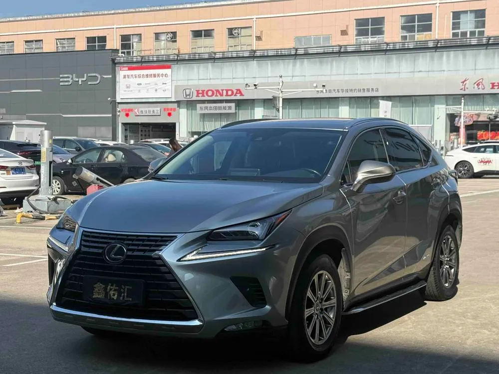 Lexus NX, 2020