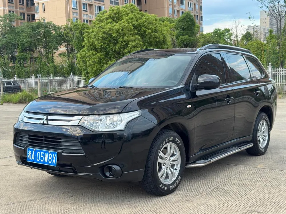 Mitsubishi Outlander (Import), 2013