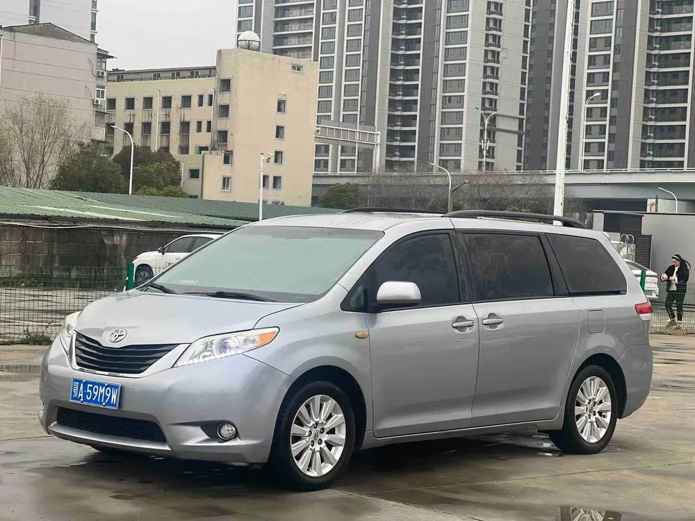 Toyota Sienna, 2015