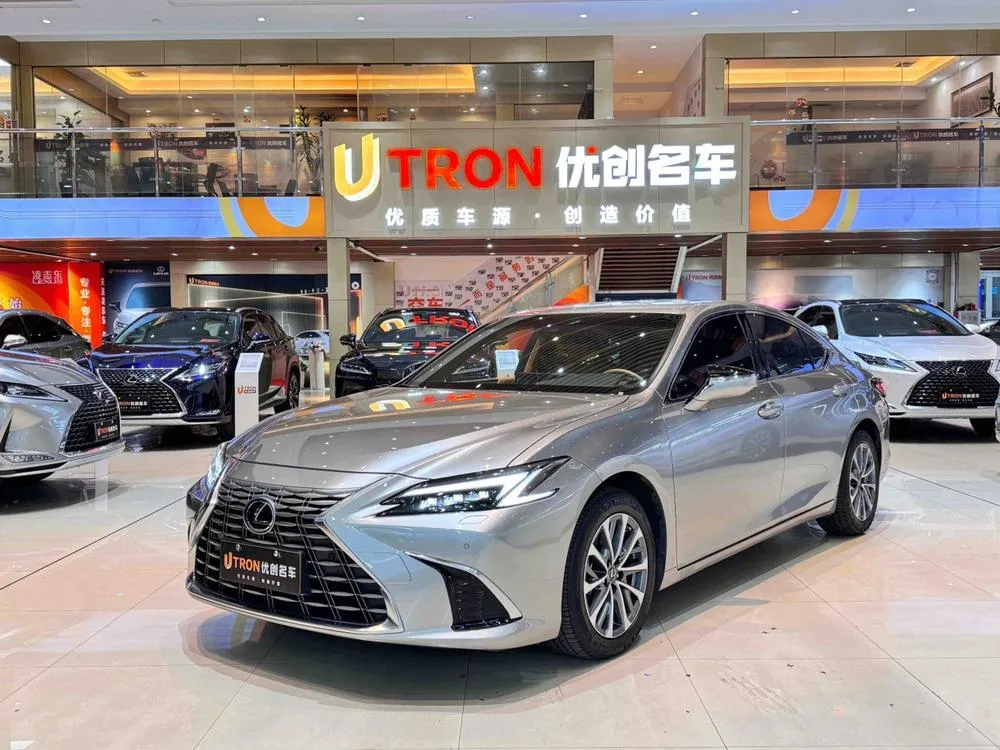 Lexus ES, 2025