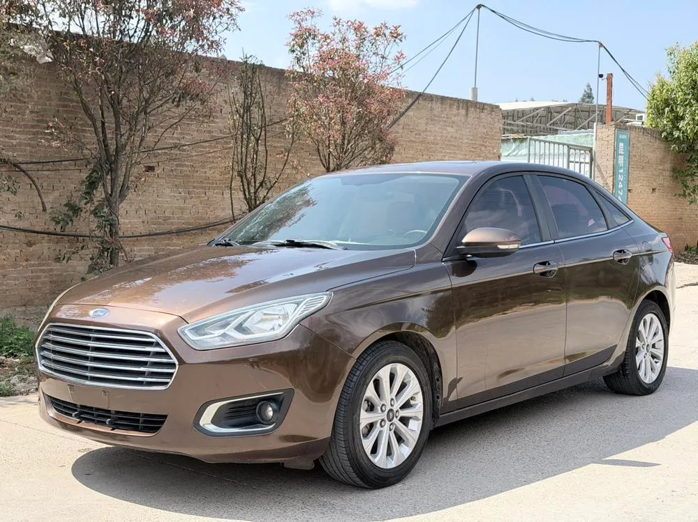 Ford Escort 1.5L Auto Fashion Version, 2015 — фото 1