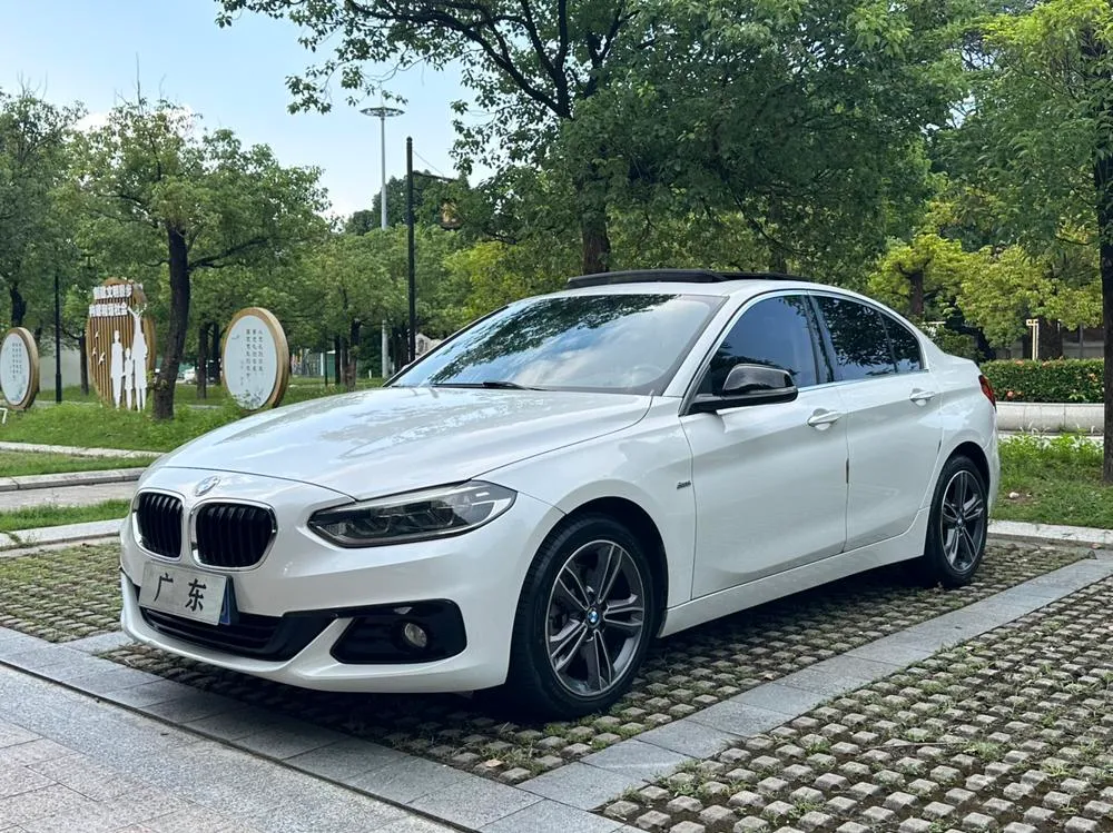 BMW 1-Series 118i Sport Version, 2018 — фото 1