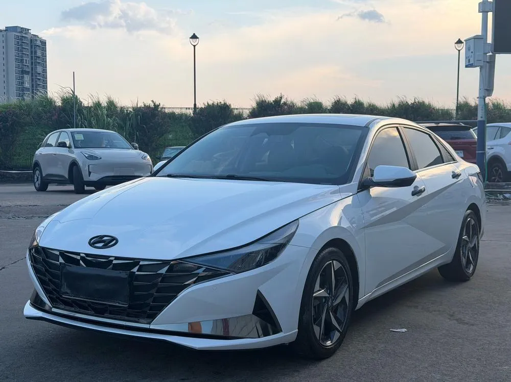Hyundai Elantra, 2022