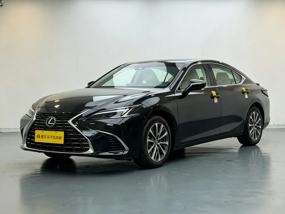 Lexus ES, 2025