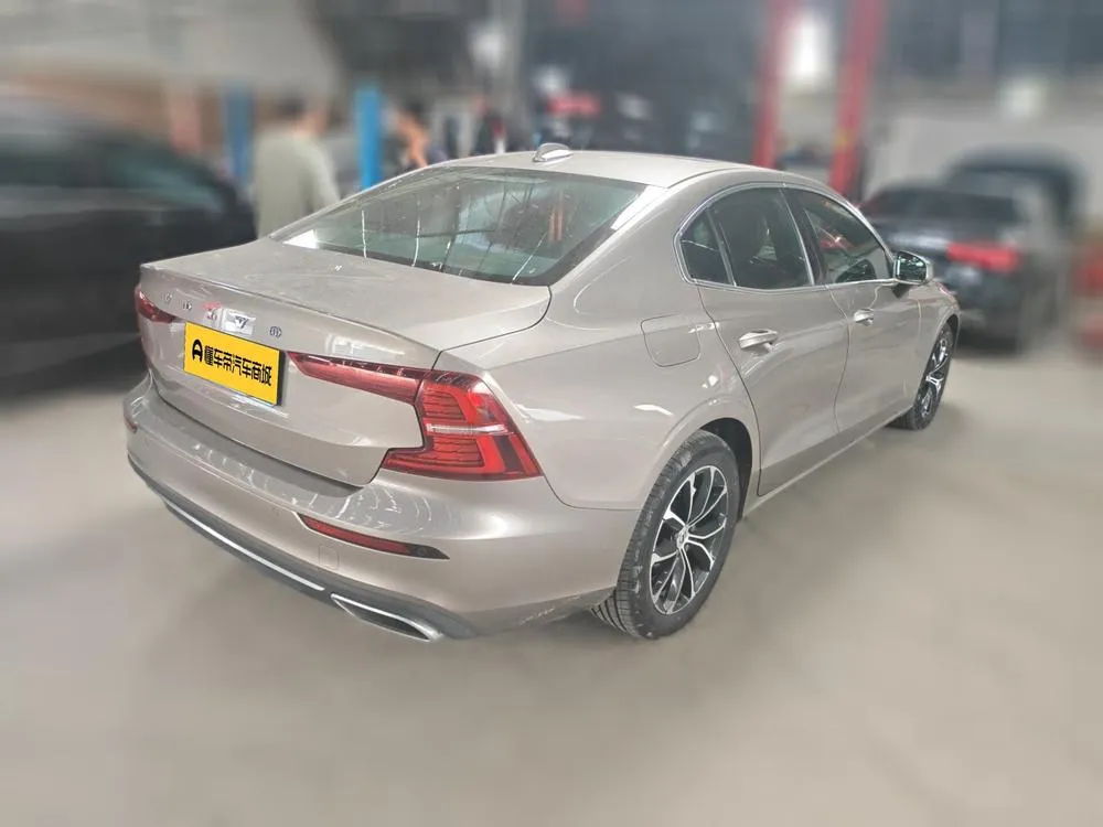 Volvo S60, 2022