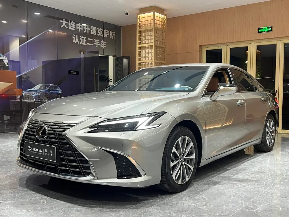 Lexus ES, 2025