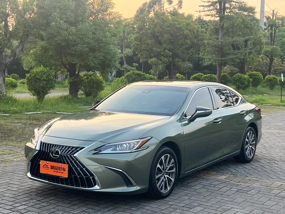 Lexus ES, 2022